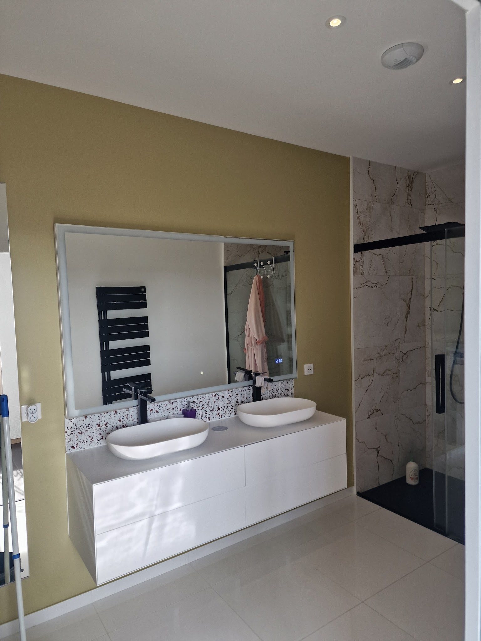 Salle de bains olive